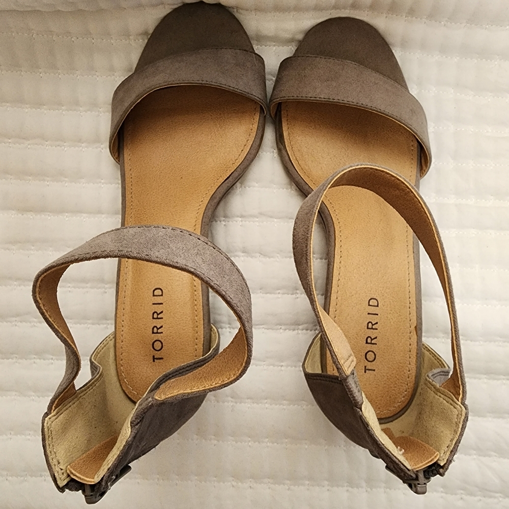 Torrid Wedge